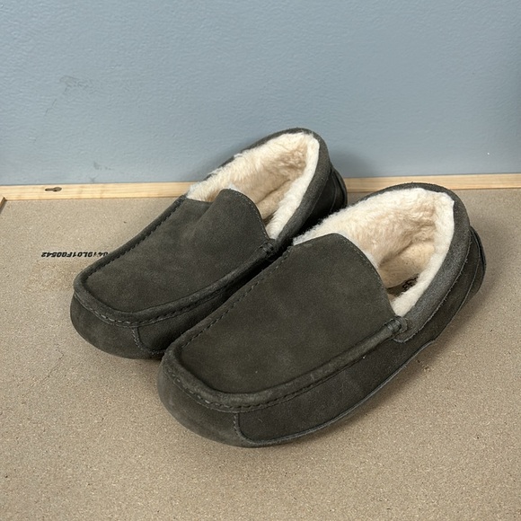 UGG men’s Ascot Slipper size 10 greenish color fleece lining - Picture 2 of 16